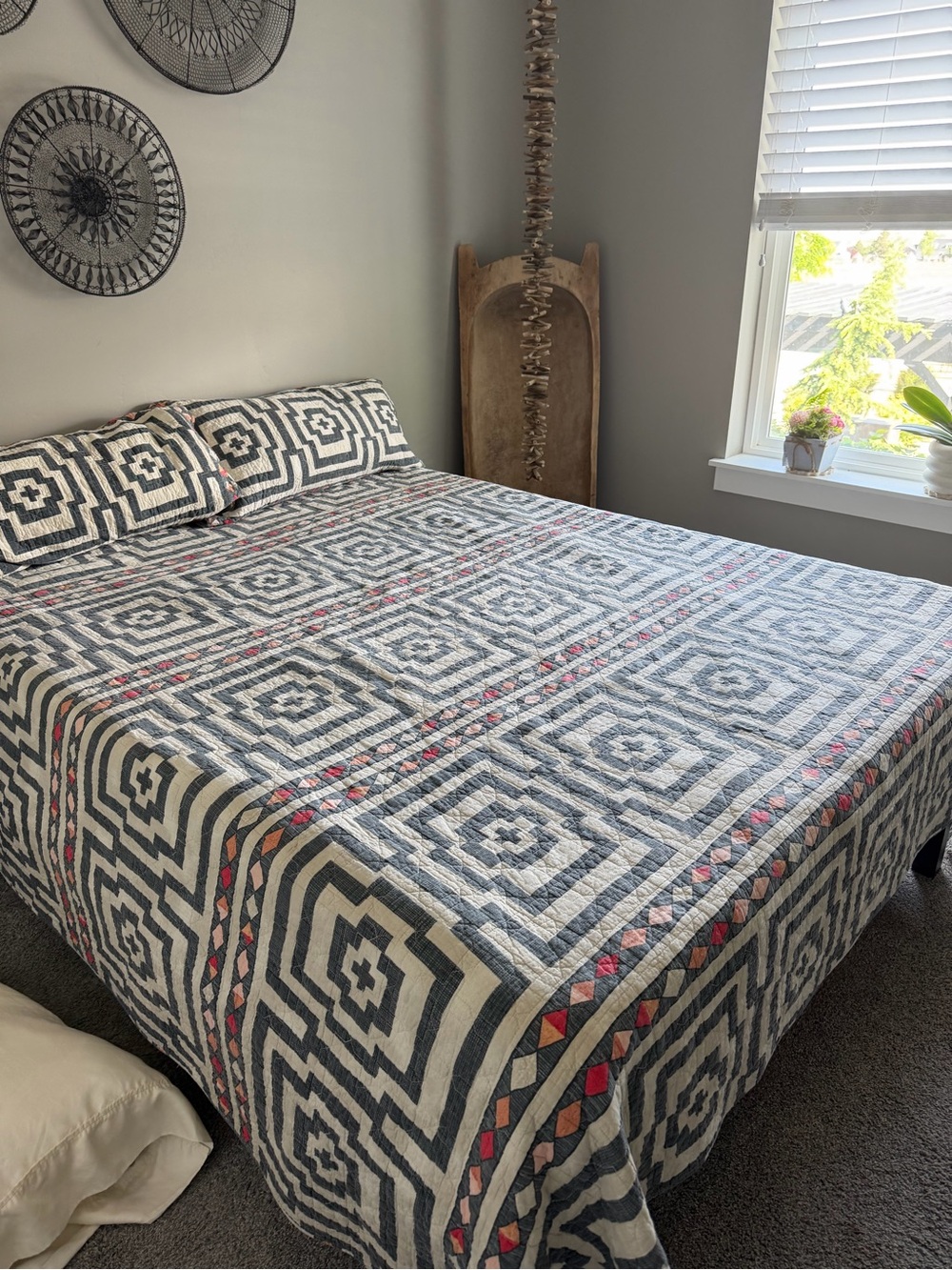 Hypnotic 3-Piece King Quilt Set — Black and Cream Geometric. - Picture 2 of 5